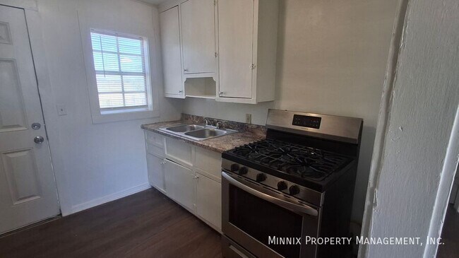 Building Photo - 102 N 11th St