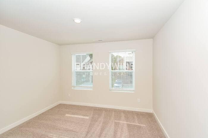 Building Photo - 139 Rising Private Ln