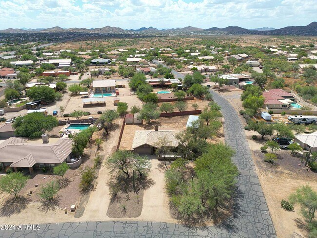 Building Photo - 501 E Desert Hills Estate Dr
