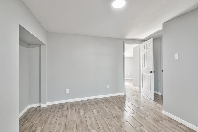 Building Photo - 822 Finesse Dr