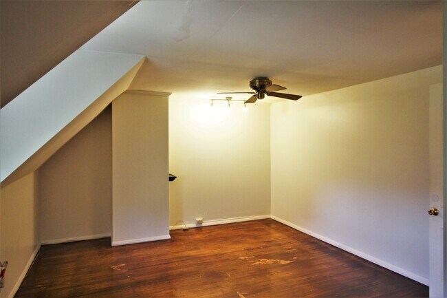 Building Photo - 2026/2027 Off-Campus JHU Spacious 5bd/2ba Rowhome OSP & W/D! Available 6/8