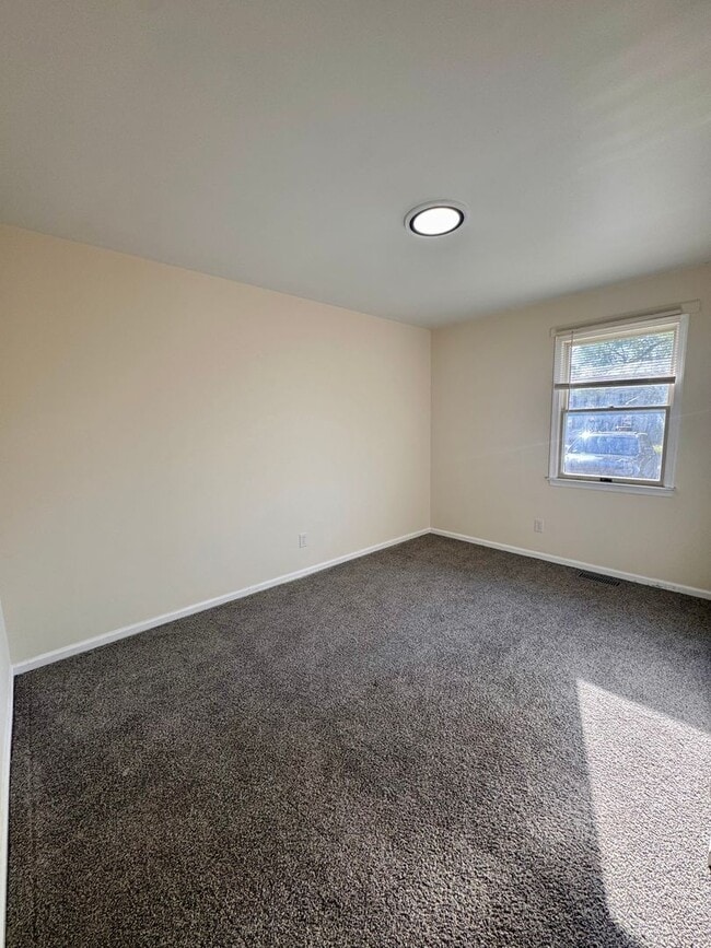 Building Photo - Charming 2 Bedroom Townhouse in New Market