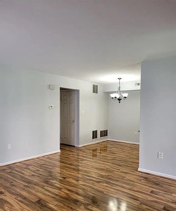 Building Photo - 1302 Commons at Kingswood Dr