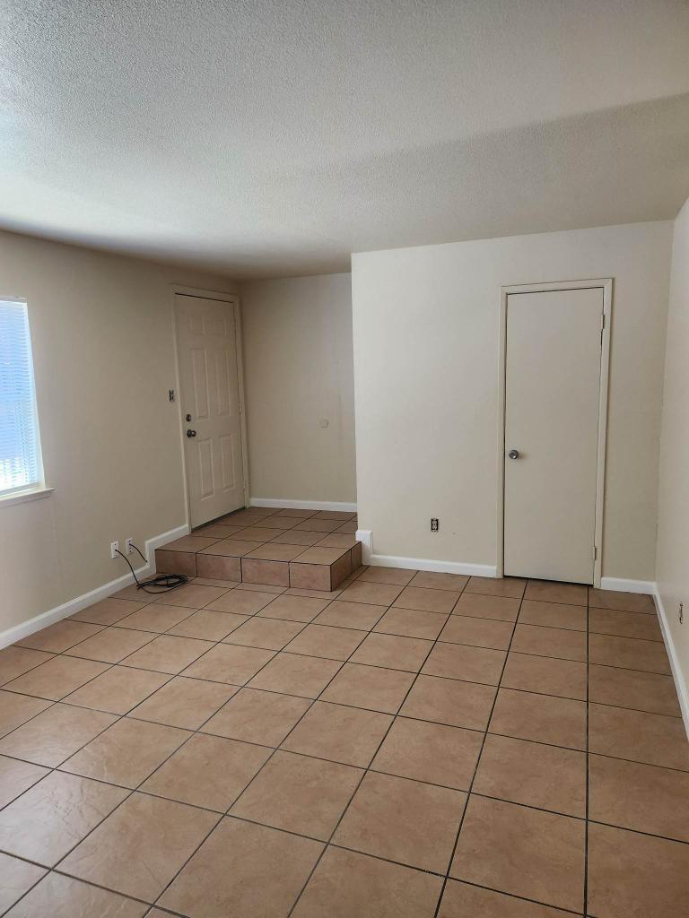 Building Photo - 4223 Weymouth Ln