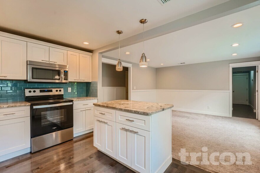 Building Photo - 711 Le-Lou-Wa Pl NE