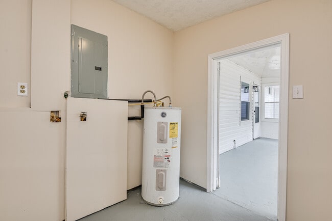 Building Photo - 103 Smallridge St