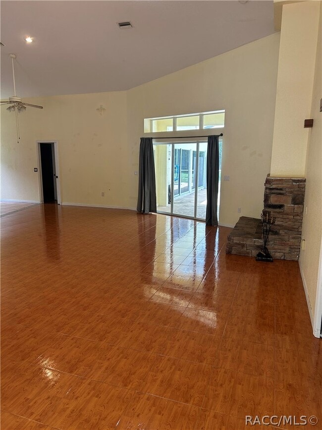 Building Photo - 1229 E Rockefeller Ln