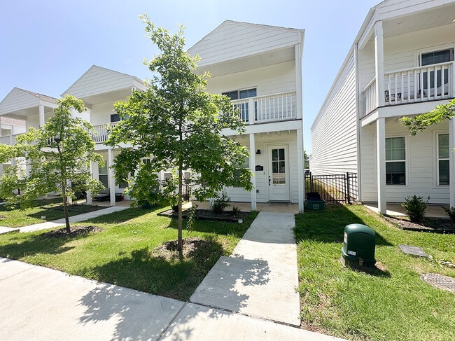 Building Photo - 1059 S Hollywood Ave