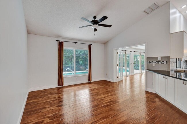 Building Photo - 1283 Barnstaple Cir