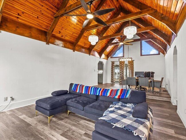 Building Photo - 1297 SE Floresta Dr