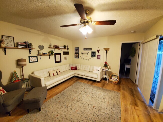 Building Photo - 10709 Key Lime Way