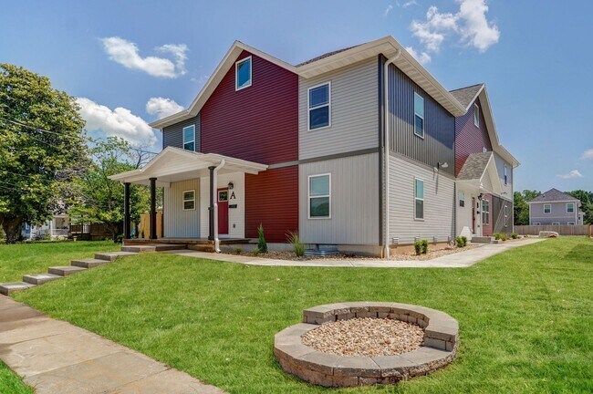 Primary Photo - 1320 E Elm St