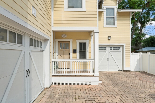 Building Photo - 2223 Amherst Ave