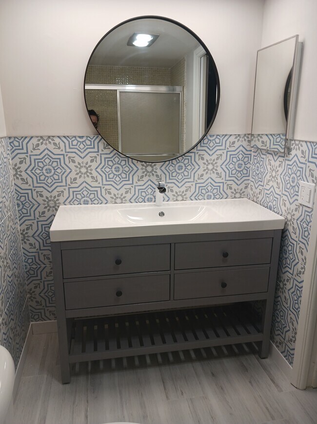 Building Photo - 3150 N Palm Aire Dr