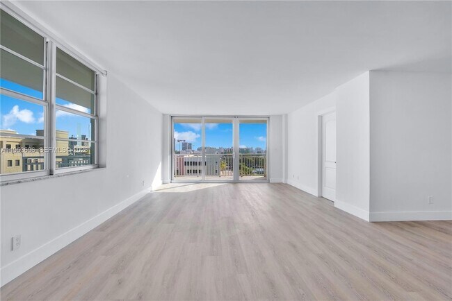 Building Photo - 9500 W Bay Harbor Dr