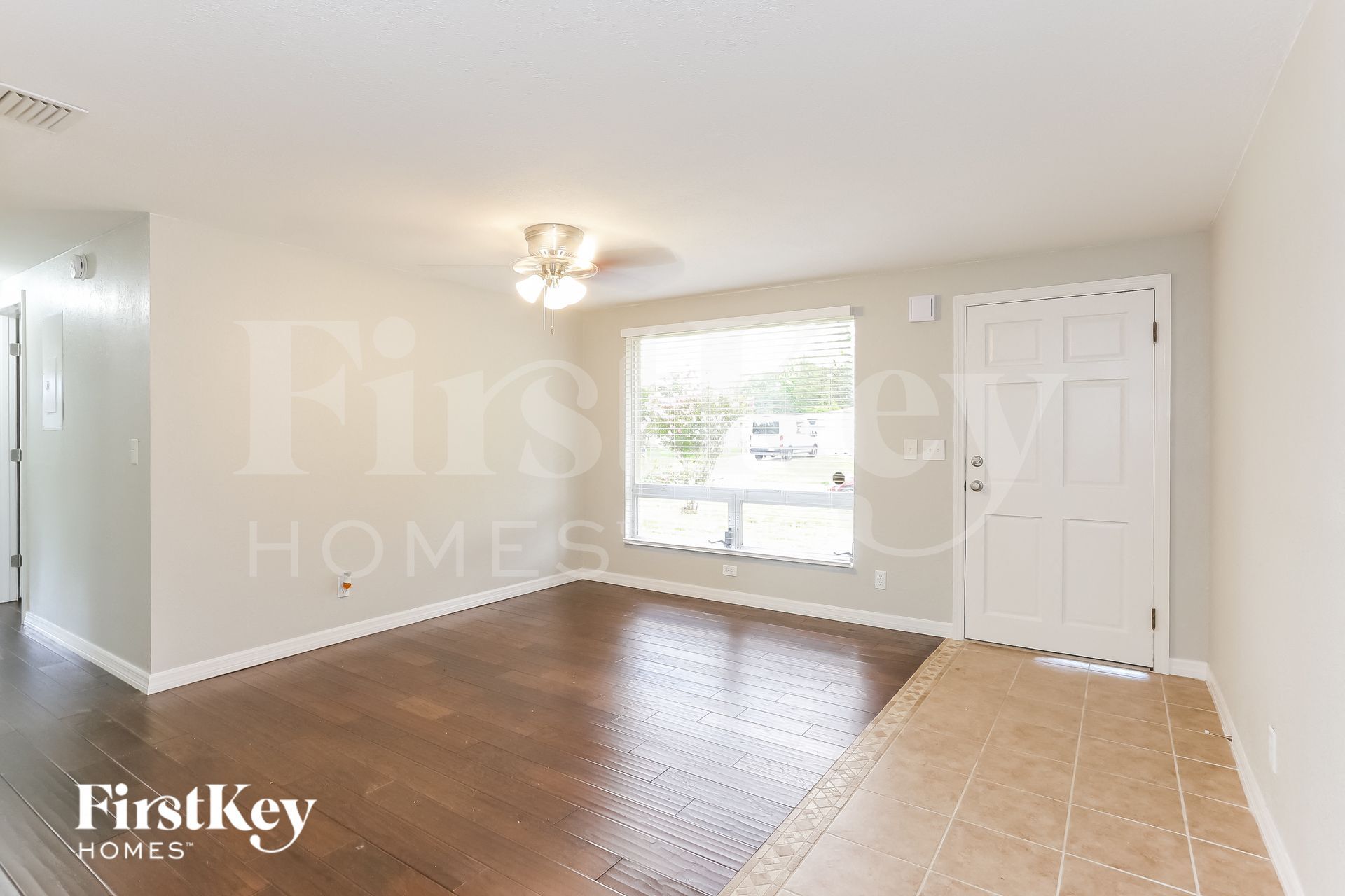 Building Photo - 447 W Clermont Dr