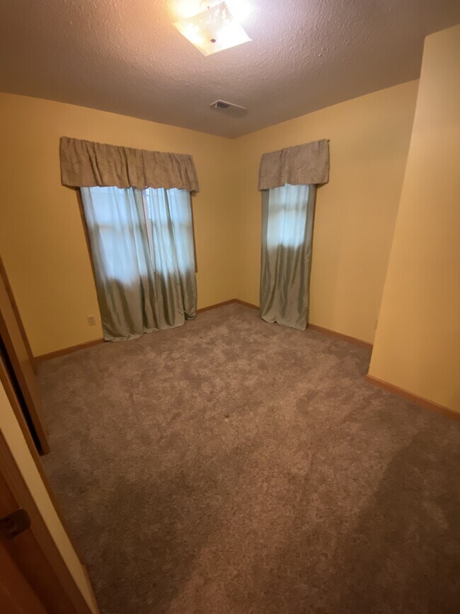 Building Photo - 702 E Ohio St