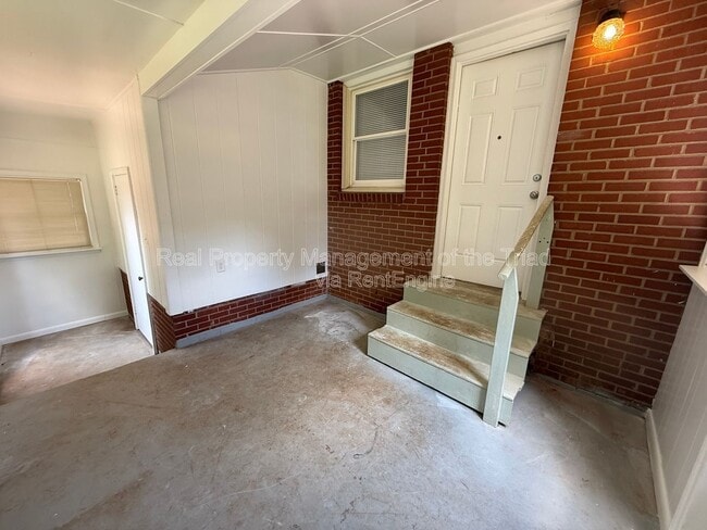 Building Photo - 2700 Brightwood Ct