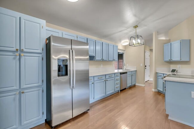 Building Photo - ONE LEVEL LIVING in Peaceful & Private Location!