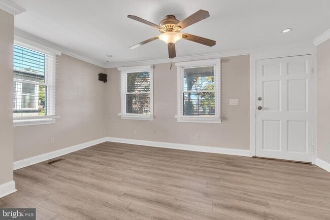 Building Photo - 19 Pleasant St