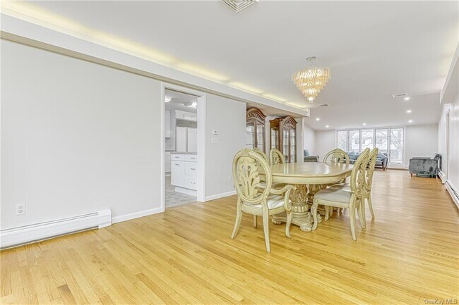 Building Photo - 9 Cloverdale Ln