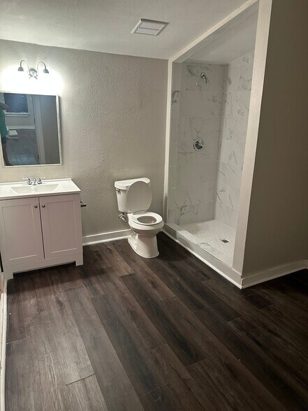 Building Photo - 606 John Page Dr