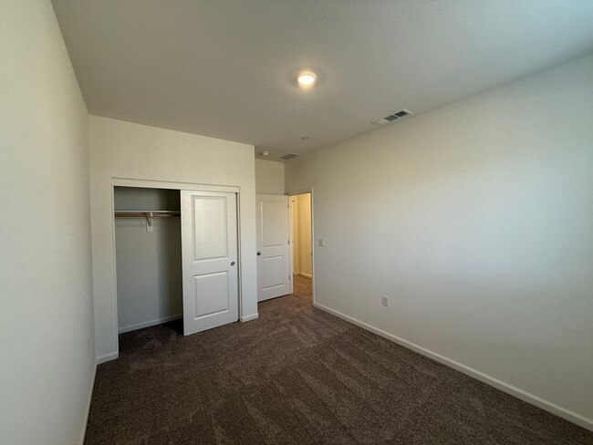 Building Photo - Brand NEW single story home in Hughson!
