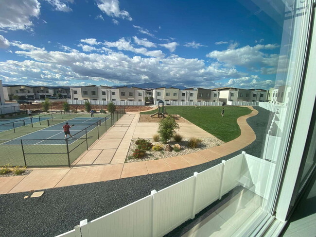Building Photo - 4134 Baywood Dr
