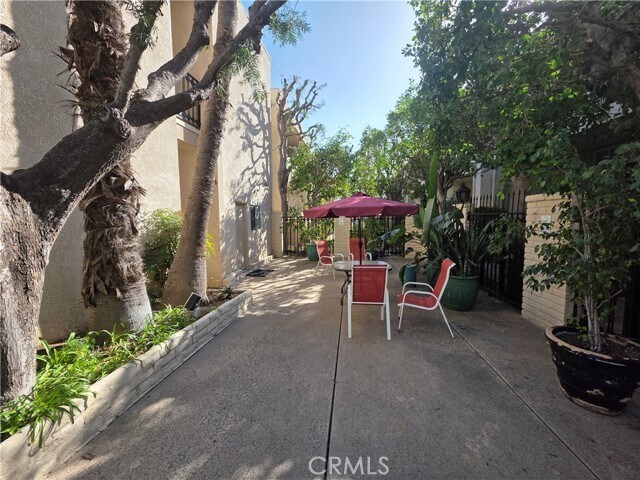 Building Photo - 5256 Lindley Ave