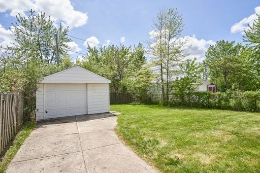 Building Photo - Newly renovated home