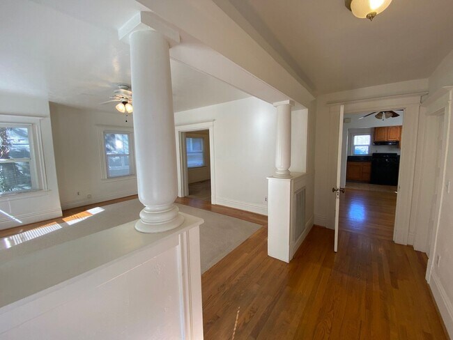 Building Photo - 2006003/85T