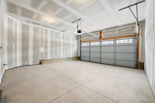 Building Photo - 10633 Barrett