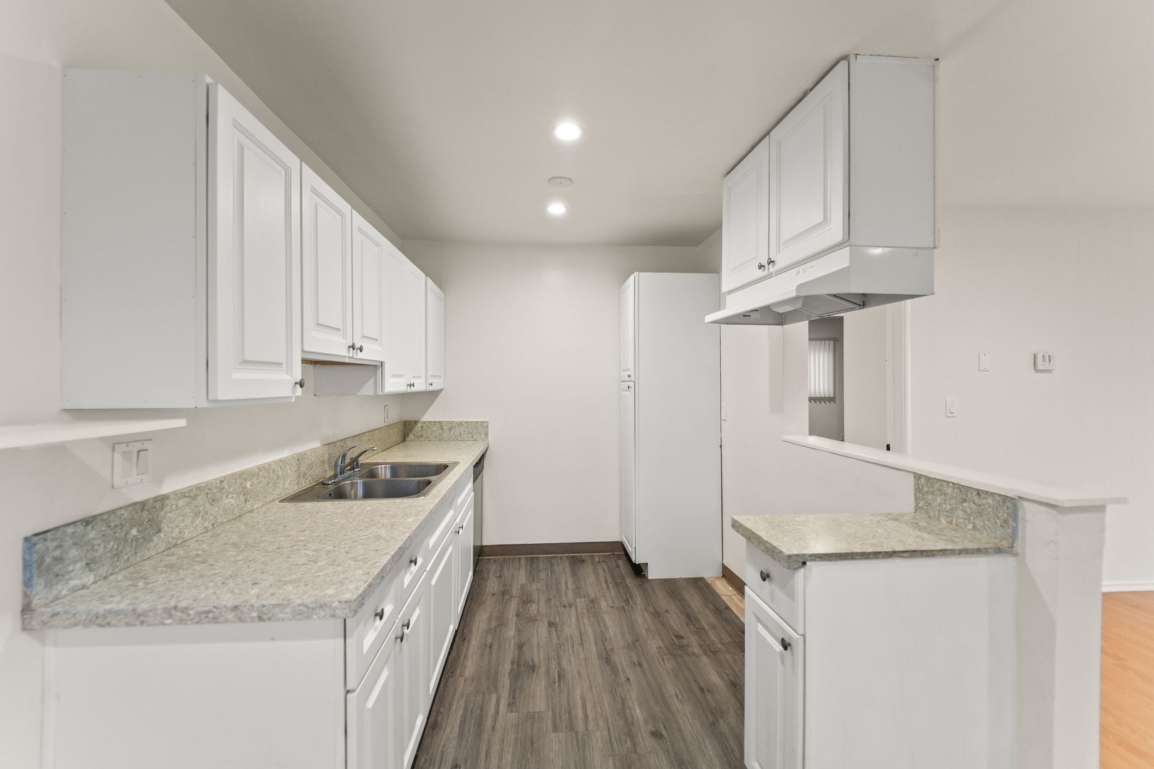 Building Photo - 5738 Woodman Ave