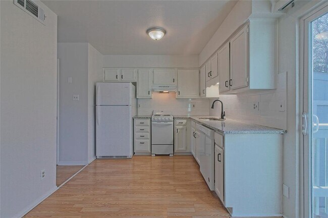 Building Photo - 3004 Whisper Oaks Ln