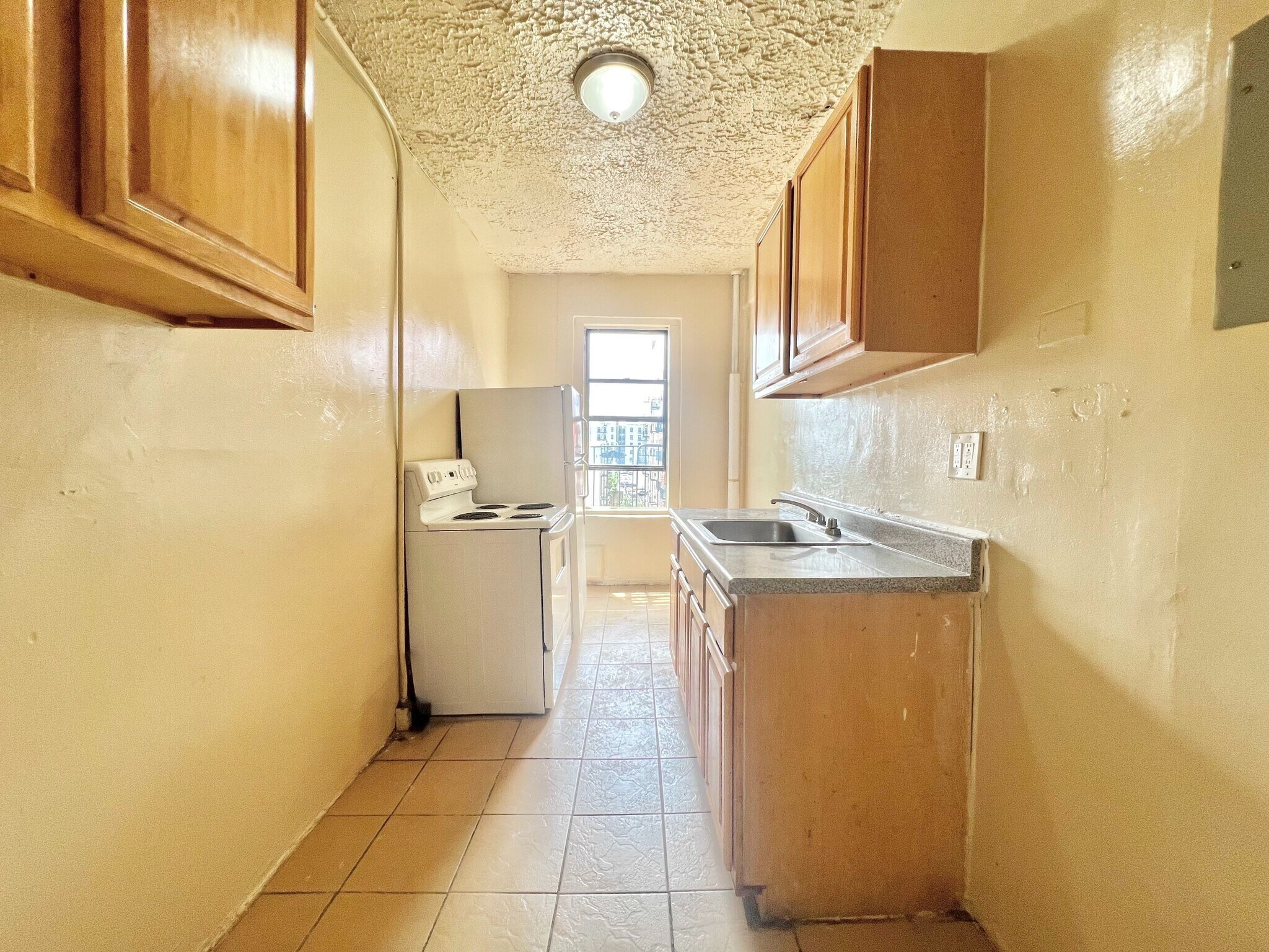 Building Photo - 882 Bryant Ave