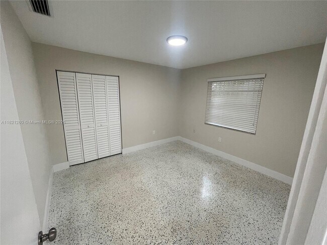 Building Photo - 1129 SW 11th Ave