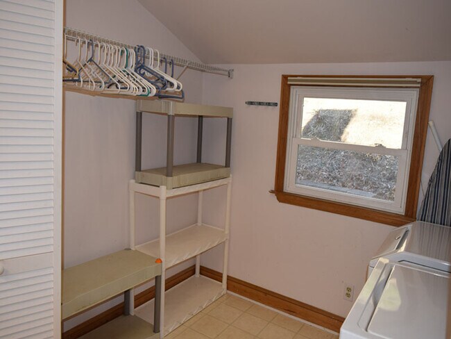 Building Photo - 241 Sunset Dr