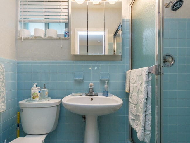 Building Photo - 4930 NE 27th Ave