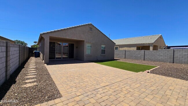 Building Photo - 23832 W Magnolia Dr