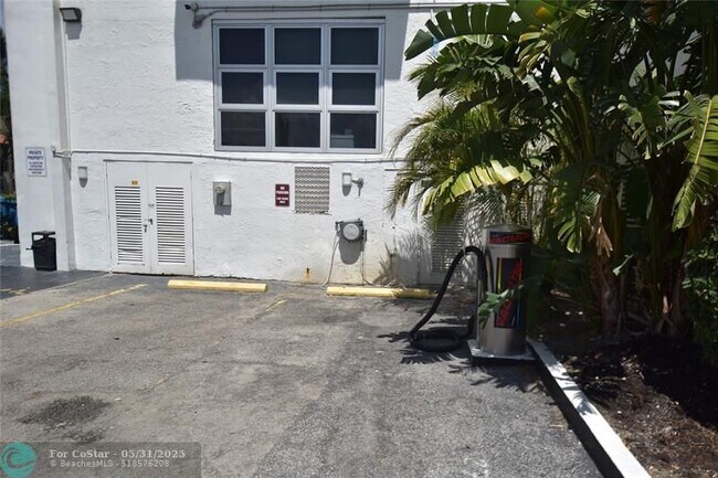 Building Photo - 525 N Ocean Blvd