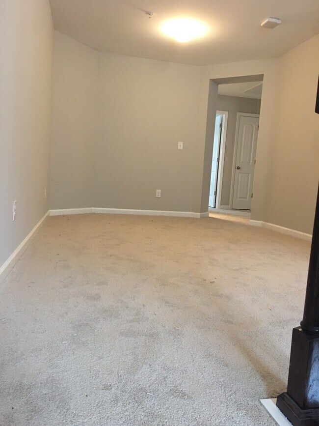 Building Photo - 1256 Elderwood Way