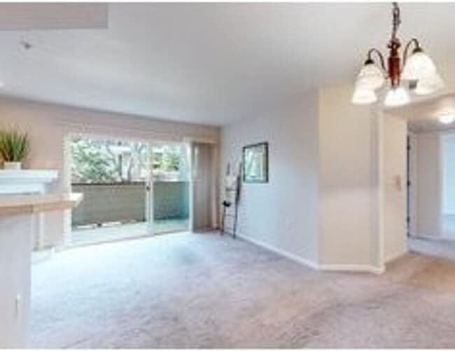 Building Photo - Cozy Two Bed/Two Bath Condo in Convenient ...