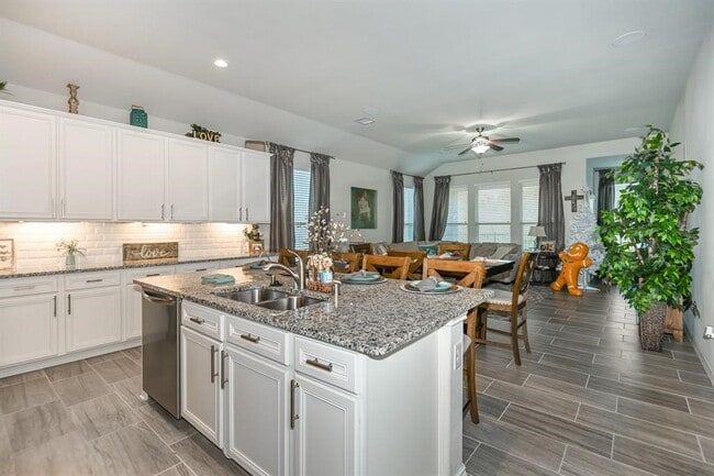 Building Photo - 4731 Creekside Hvn Trl