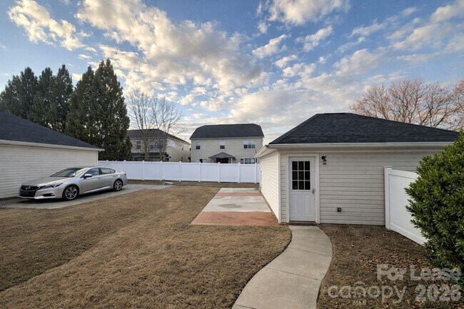 Building Photo - 121 Walnut Cove Dr