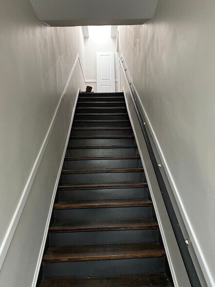 Building Photo - 112 Chicago Ave