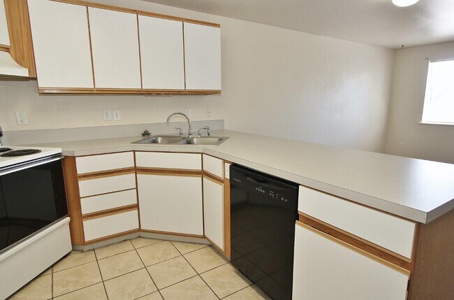 Building Photo - 6734 W Clinton Ln