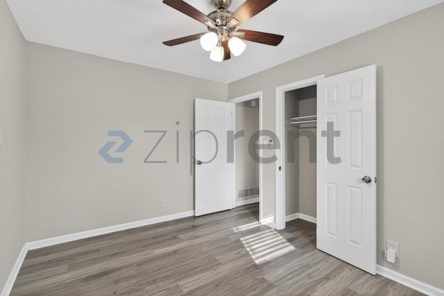 Building Photo - Unit A