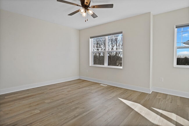 Building Photo - 116 Eiche Dr