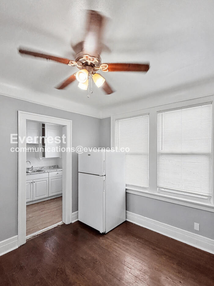 Building Photo - 9351 Woodside St