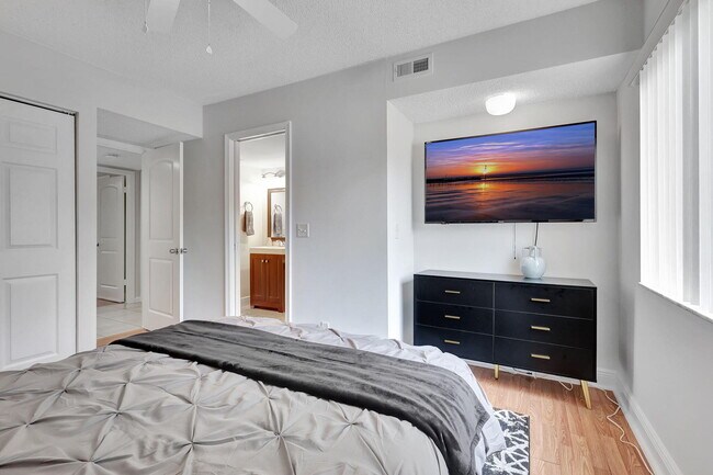Building Photo - 12641 Westhampton Cir